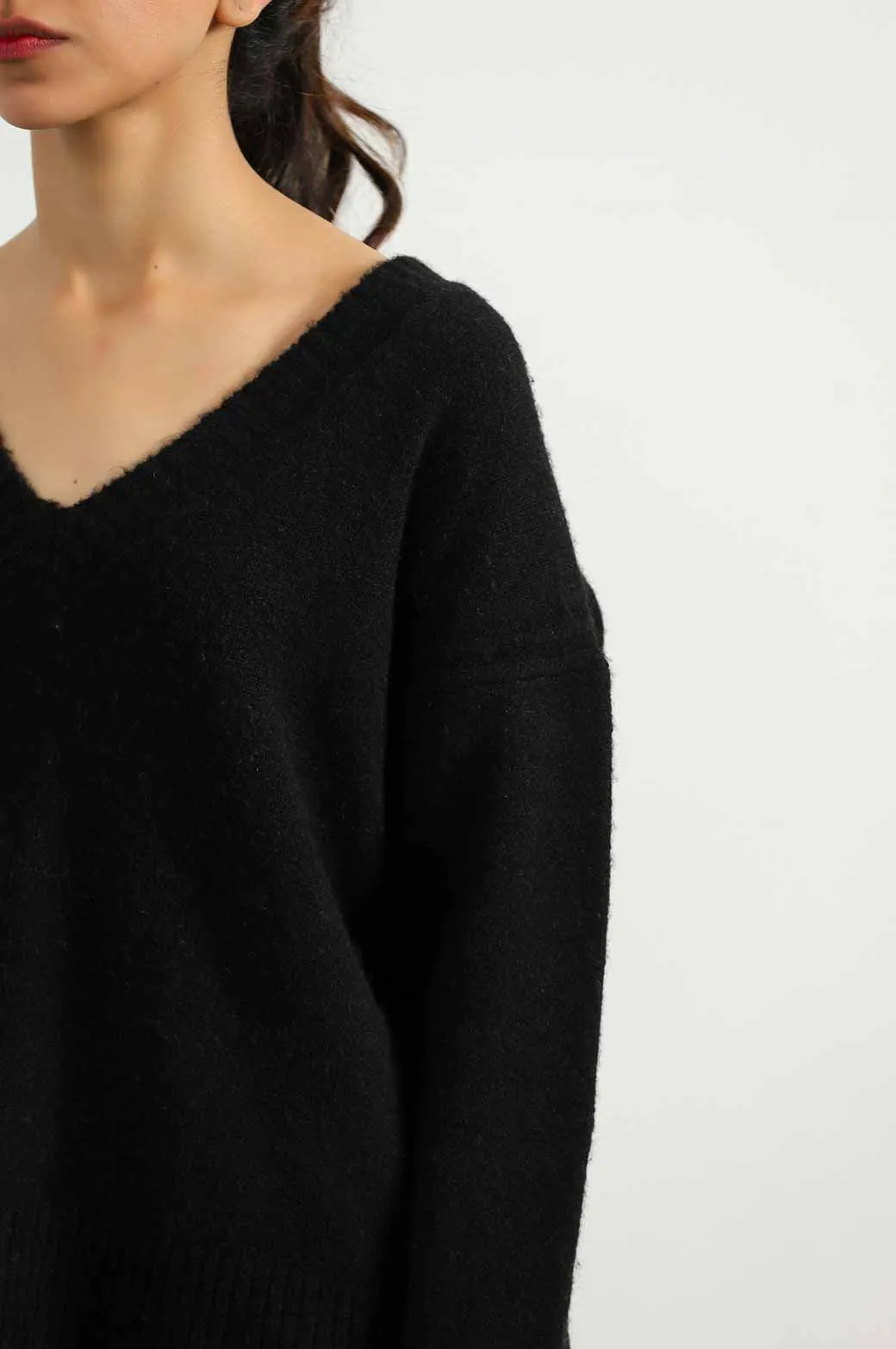 CLASSIC V-NECK JUMPER